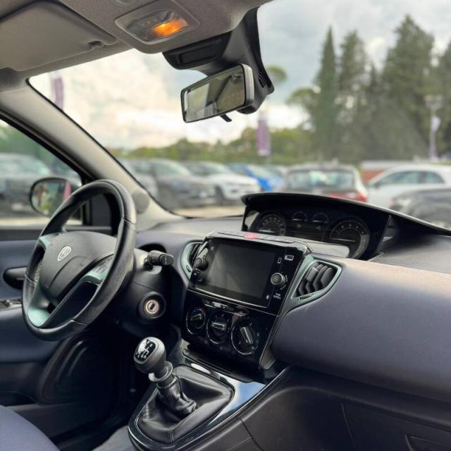 Lancia Ypsilon III 1.0 firefly hybrid Gold Plus s&s 70cv 5 posti - Immagine 16