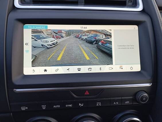 Jaguar E-Pace 2.0d i4 fwd 150cv - Immagine 7