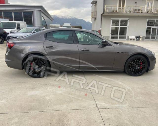 Maserati Ghibli 3.0 V6 Gransport 275cv auto - Immagine 17