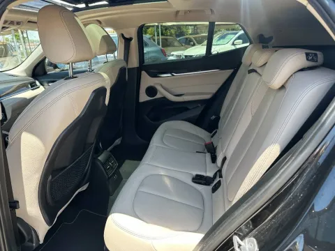 Jaguar E-Pace 2.0d i4 R-Dynamic HSE awd 150cv auto my19 - Immagine 9