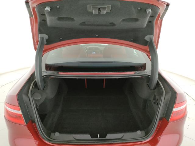 Jaguar  Xe 3.0 V6 S 340cv Auto - Immagine 13