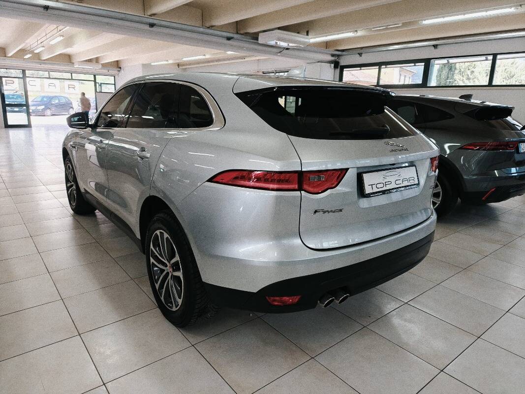 Jaguar F-Pace 2.0d i4 Portfolio awd 180cv my18 - Immagine 3