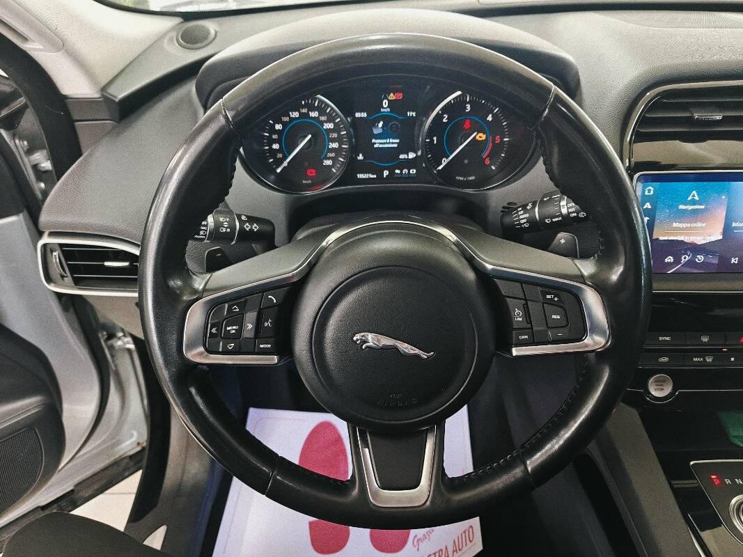 Jaguar F-Pace 2.0d i4 Portfolio awd 180cv my18 - Immagine 7
