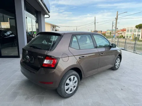 Ford Kuga 2.0 tdci Business s&s 2wd 120cv powershift my19.25 - Immagine 5