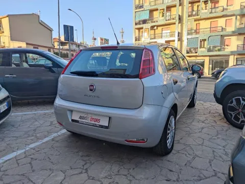 Fiat Punto 5p 1.3 mjt 16v Street 75cv E5+ - Immagine 4