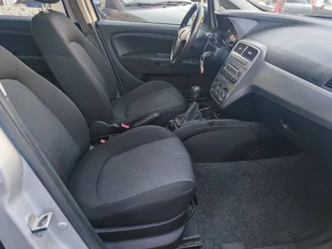 Fiat Punto 5p 1.3 mjt 16v Street 75cv E5+ - Immagine 10